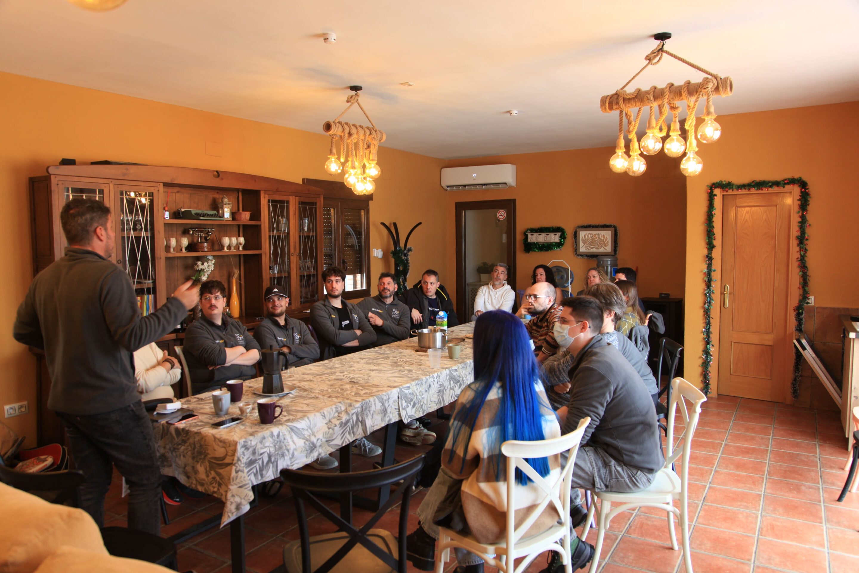 Reunión corporativa de trabajo del equipo PCCOM