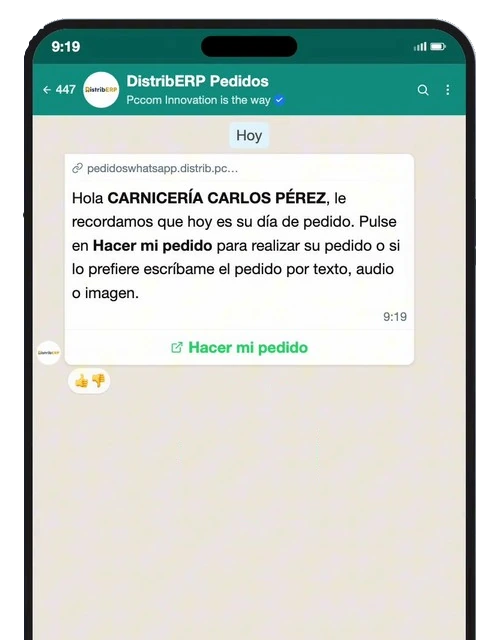 Móvil con un mensaje real del agente de ventas con IA por WhatsApp recordando a un cliente su día de pedido